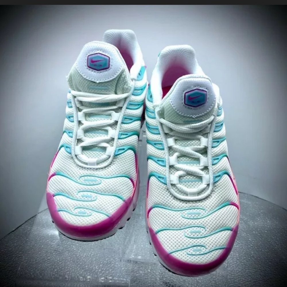 Nike Air Max Plus GS South Beach Size 7. Y- 5.5